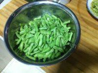 四季豆炒牛肉做法图解1)