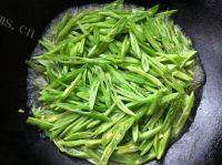 家常菜豆角炒鸡蛋做法图解6)