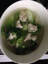 营养丰富的青菜肉丸汤