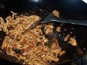 美味的肉丝蒜苗做法图解5)
