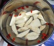 爽口的木耳炒山药做法图解1)