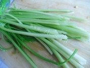 芹菜炒豆腐干做法图解1)