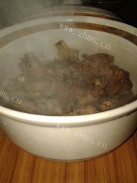 嫩滑姜辣牛肉煲做法图解6)
