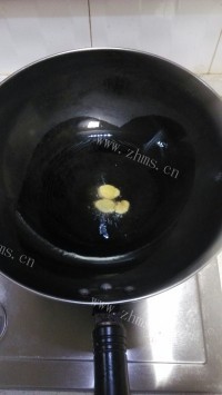 色泽鲜亮的鲫鱼豆腐汤做法图解4)