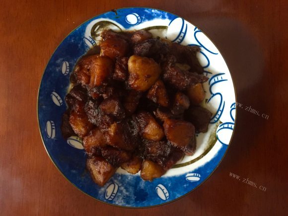 香气浓郁的土豆红烧肉