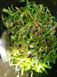 家常菜青椒炒肉丝