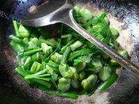家常菜韭菜炒蚕豆