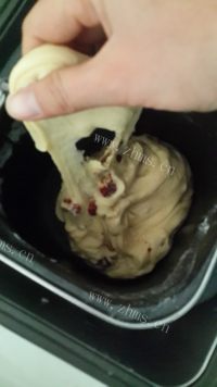 香糯爽滑的红枣面包做法图解4)