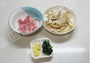 美味的平菇肉末汤做法图解1)