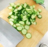 家常菜黄瓜炒鸡蛋做法图解1)