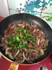 美味的黑椒牛肉做法图解10)