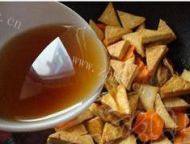 香菇烧豆腐做法图解6)