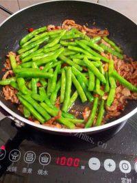 家常菜四季豆炒肉丝做法图解12)