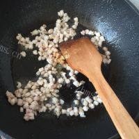 美味的咖喱土豆炒饭做法图解4)