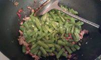 诱人的榄菜肉末四季豆做法图解5)