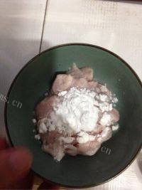 家常菜蒜苗炒肉片做法图解4)