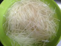 美味的醋溜土豆丝做法图解3)