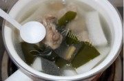 口感极佳的海带结萝卜排骨汤