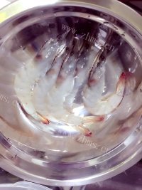 美味的蒜蓉烤虾做法图解1)