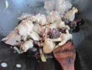热腾腾的小鸡炖蘑菇的做法图解九