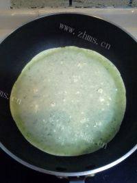 中式菠菜鸡蛋饼做法图解4)