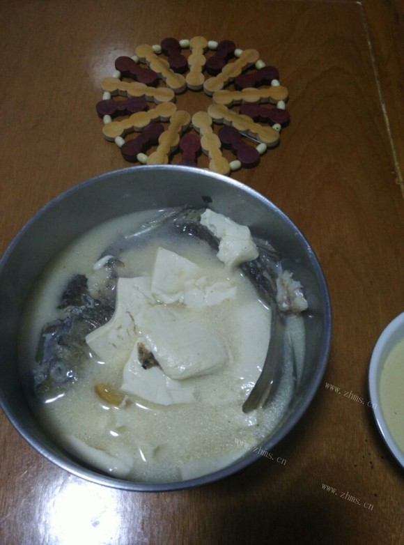 芳香四溢的豆腐鲫鱼汤