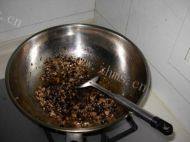 家常菜肉末橄榄菜炒豇豆做法图解6)