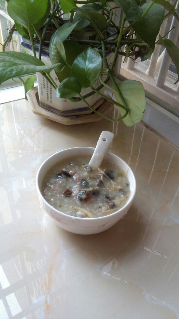 美味营养的皮蛋瘦肉粥