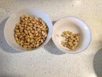美味的核桃豆浆做法图解1)