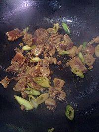家常的杏鲍菇炒肉片做法图解3)