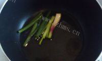 美味的豆腐海带汤做法图解3)