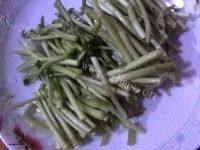 家常菜藜蒿炒腊肉做法图解2)
