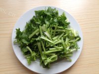 芹菜木耳炒肉丝做法图解1)