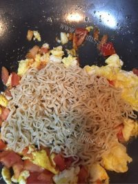 美味的番茄蛋炒面做法图解6)