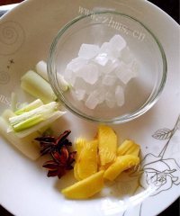 香香的黄豆炖猪蹄做法图解2)