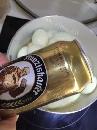 美味的啤酒香卤蛋做法图解3)