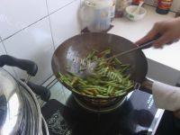 「DIY美食」豆角炒肉做法图解5)