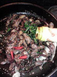 美味的孜然羊肉做法图解8)
