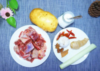 美味的土豆焖牛肉做法图解1)