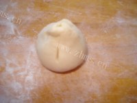 可爱的香菇豆沙包做法图解4)