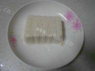 易做的皮蛋豆腐做法图解2)