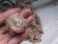 家常菜紫菜肉丸汤做法图解5)