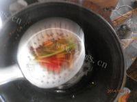 鲤鱼汤做法图解6)