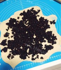 可爱的豆豆面包做法图解12)