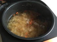 香气浓郁的红枣莲子银耳羹做法图解7)