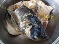 美味的鱼头汤做法图解3)