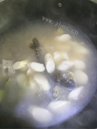 美味鲫鱼山药汤做法图解8)