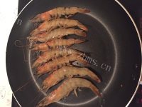 自制平底锅版烤大虾做法图解2)