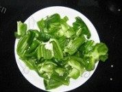 美味的辣椒炒肉片做法图解2)