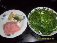 家常韭菜炒肉做法图解2)